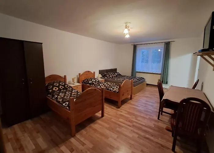 Pod Swierkami Giebultow (Lwowek Slaski)